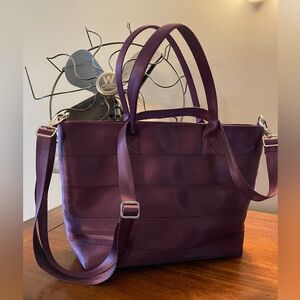Harvey’s Seatbelt bag, purple.